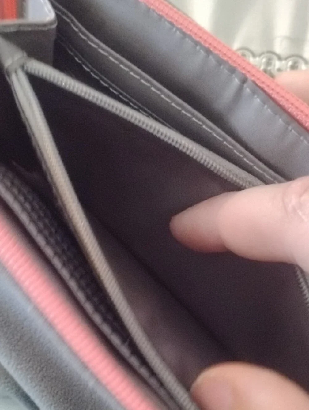 Fossil compact zip